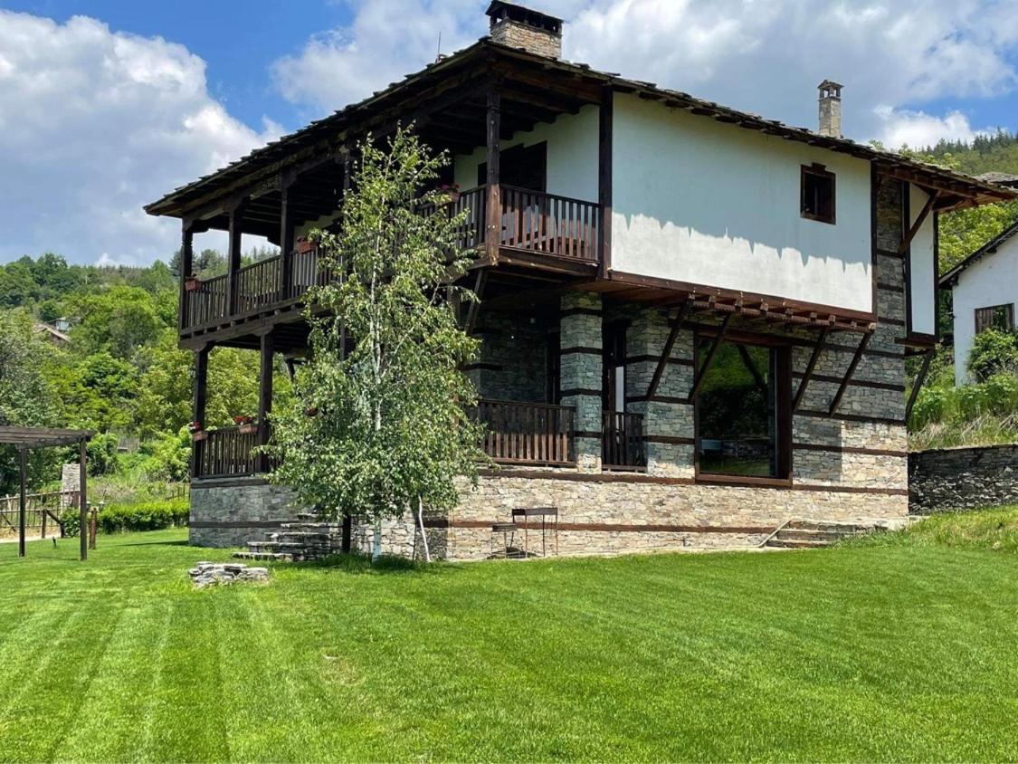 Guest Homes * Leshten